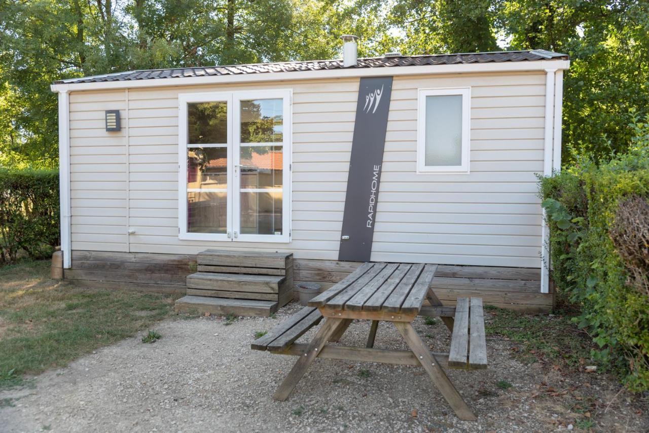 Camping Du Sevron Saint-Etienne-du-Bois  المظهر الخارجي الصورة