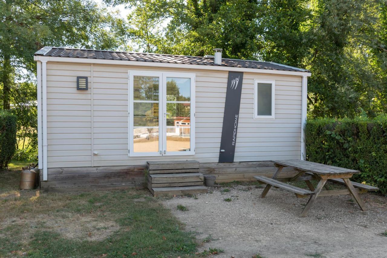 Camping Du Sevron Saint-Etienne-du-Bois  المظهر الخارجي الصورة