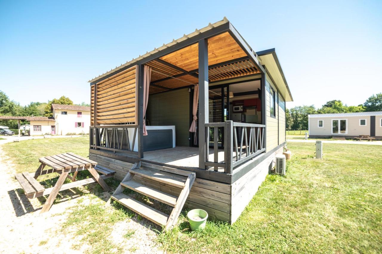 Camping Du Sevron Saint-Etienne-du-Bois  المظهر الخارجي الصورة