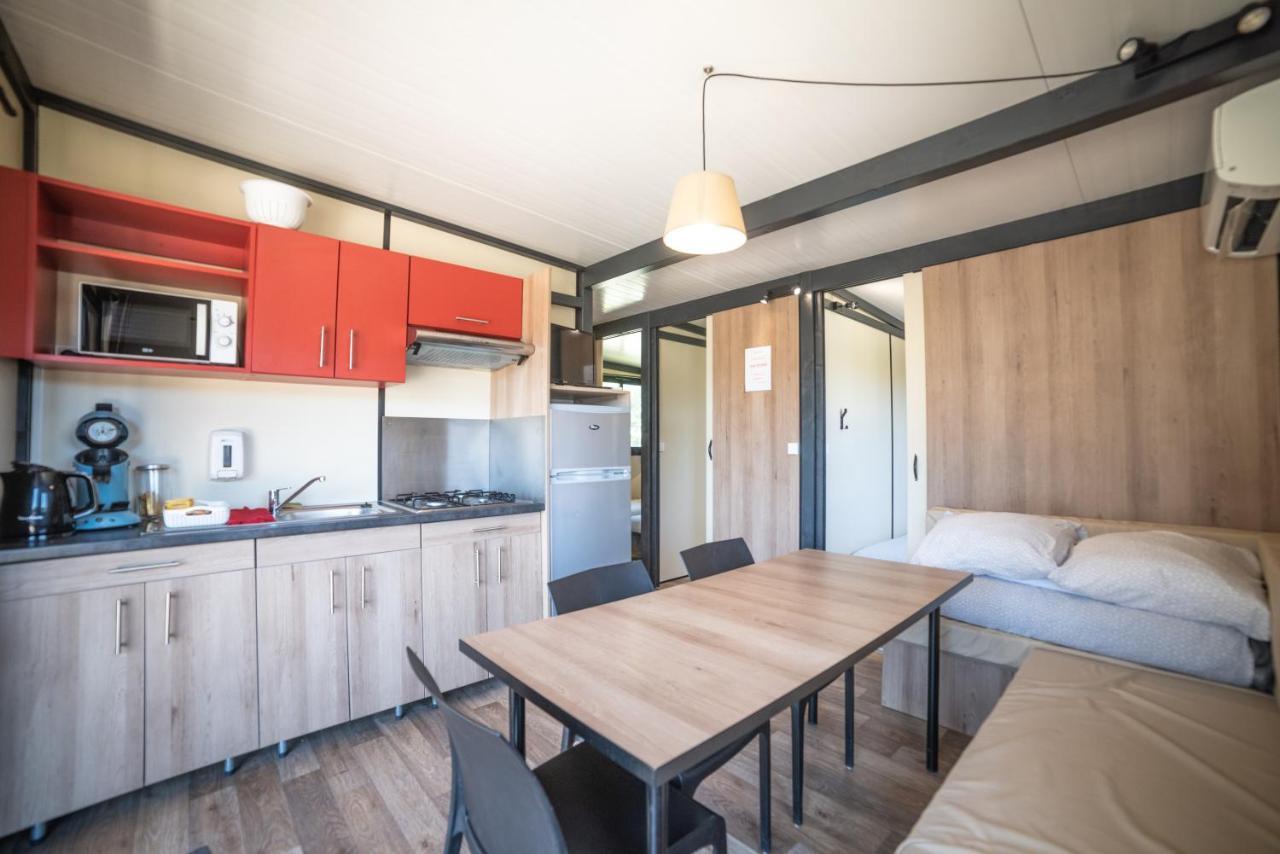 Camping Du Sevron Saint-Etienne-du-Bois  المظهر الخارجي الصورة
