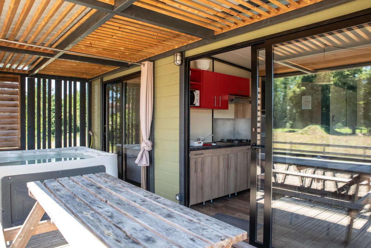 Camping Du Sevron Saint-Etienne-du-Bois  المظهر الخارجي الصورة