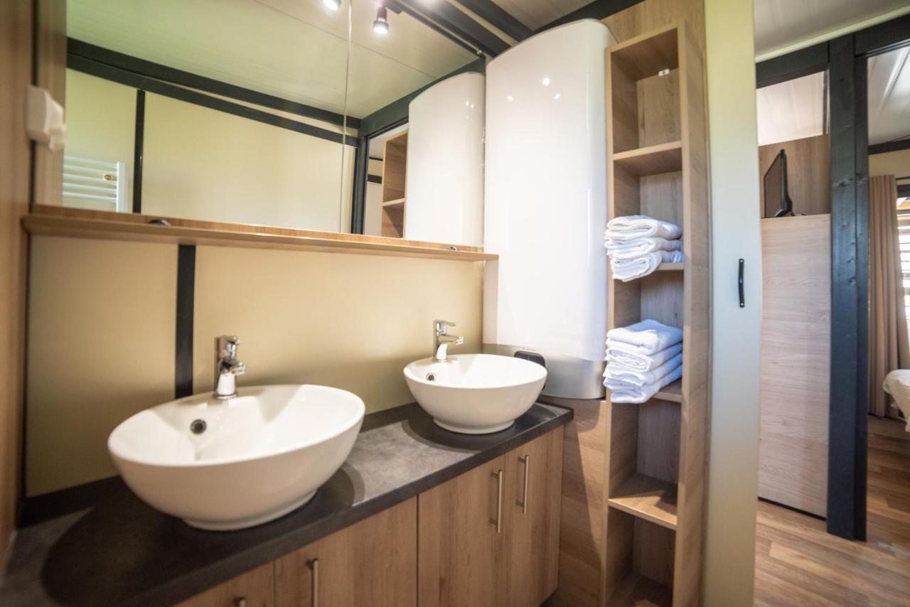 Camping Du Sevron Saint-Etienne-du-Bois  المظهر الخارجي الصورة
