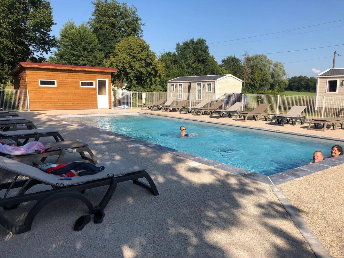 Camping Du Sevron Saint-Etienne-du-Bois  المظهر الخارجي الصورة